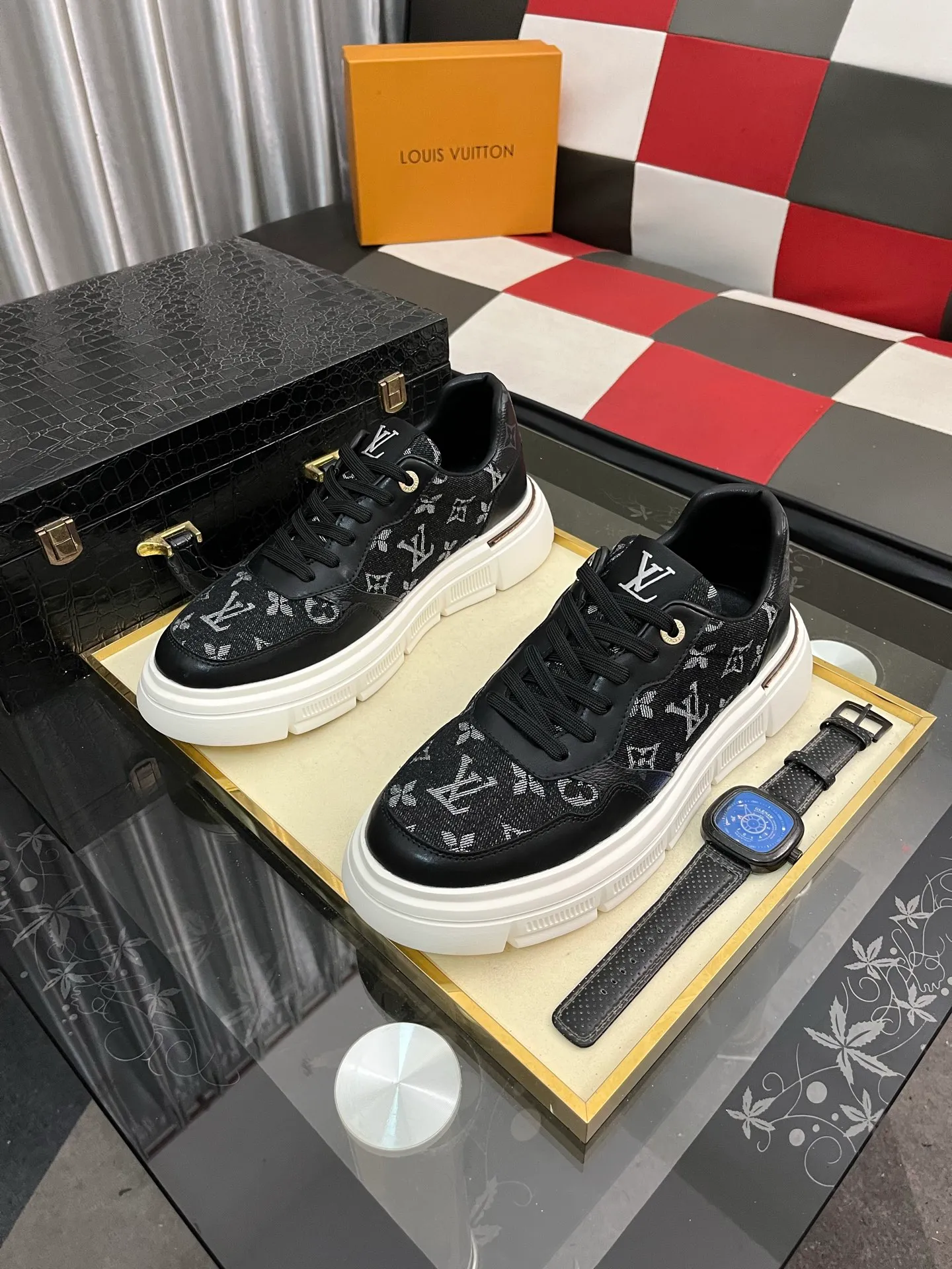 Men's shoes💰420⌚️⌚️"LOUI* VUITTO*" popular men's casual shoes, genuine Italian development💯purchasing level quality✔️The upper is made of official website material first-layer cowhide, comfortable and soft sheepskin feet⚡️Fashionable and versatile. The toe last shape is firm and full, and the soles are made from LV original molds and can be moved in and out of the counter at will. Light and comfortable on the foot~purely handmade, details determine quality! Size:38-442️⃣Colors available